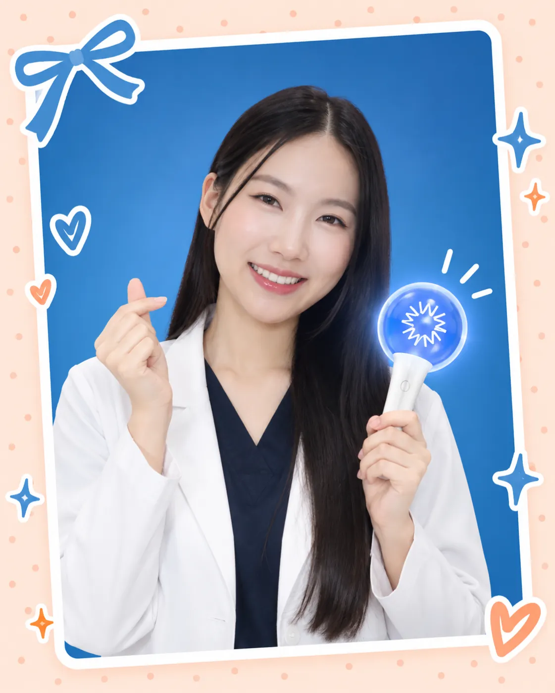 หมอปลื้ม แพทย์ GETGLOW Clinic ถือแท่งไฟสีน้ำเงิน