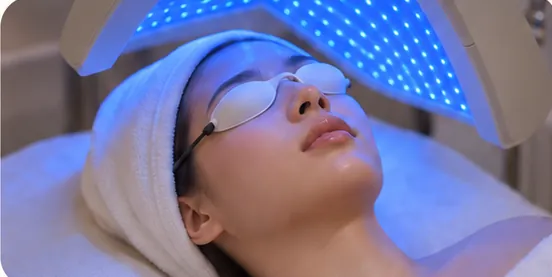 การฉายแสง LED แสงสีฟ้า ที่ GETGLOW Clinic สยามสแควร์วัน